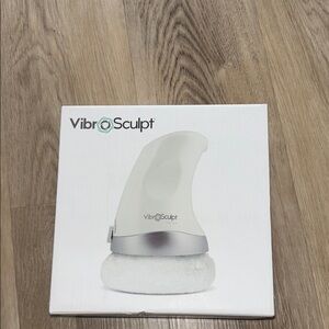 Sleek White and Silver VR Accessory with Ergonomic Design and Modern Aesthetic